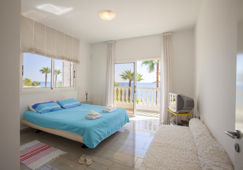 Meneou Beachfront Villa Sunset Perivólia Camera foto
