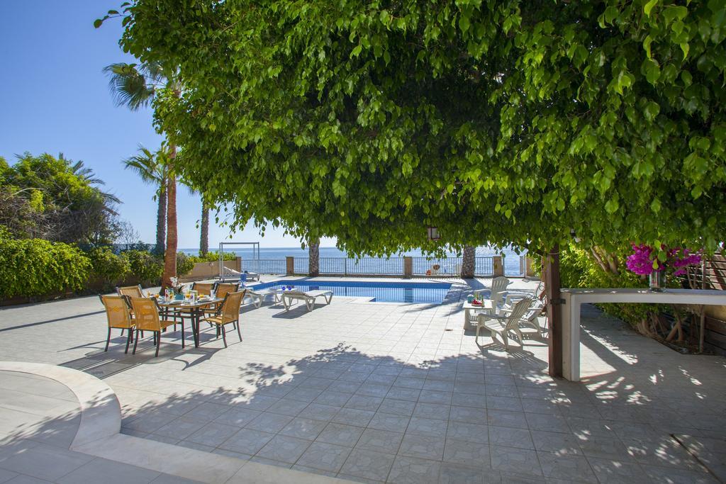 Meneou Beachfront Villa Sunset Perivólia Camera foto